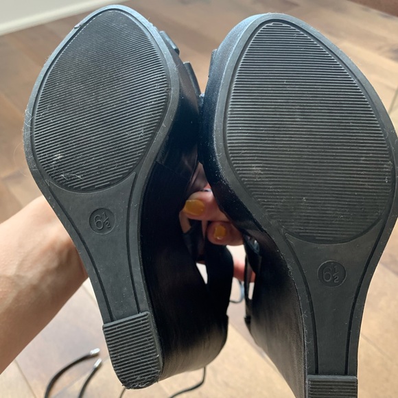 Black laced highheel sandals - Picture 3 of 4